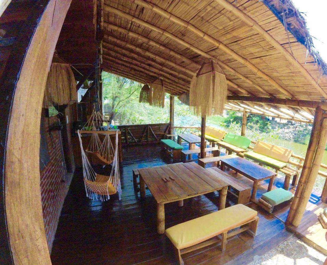 Iguana Beach House Hostel Montañita Exterior foto